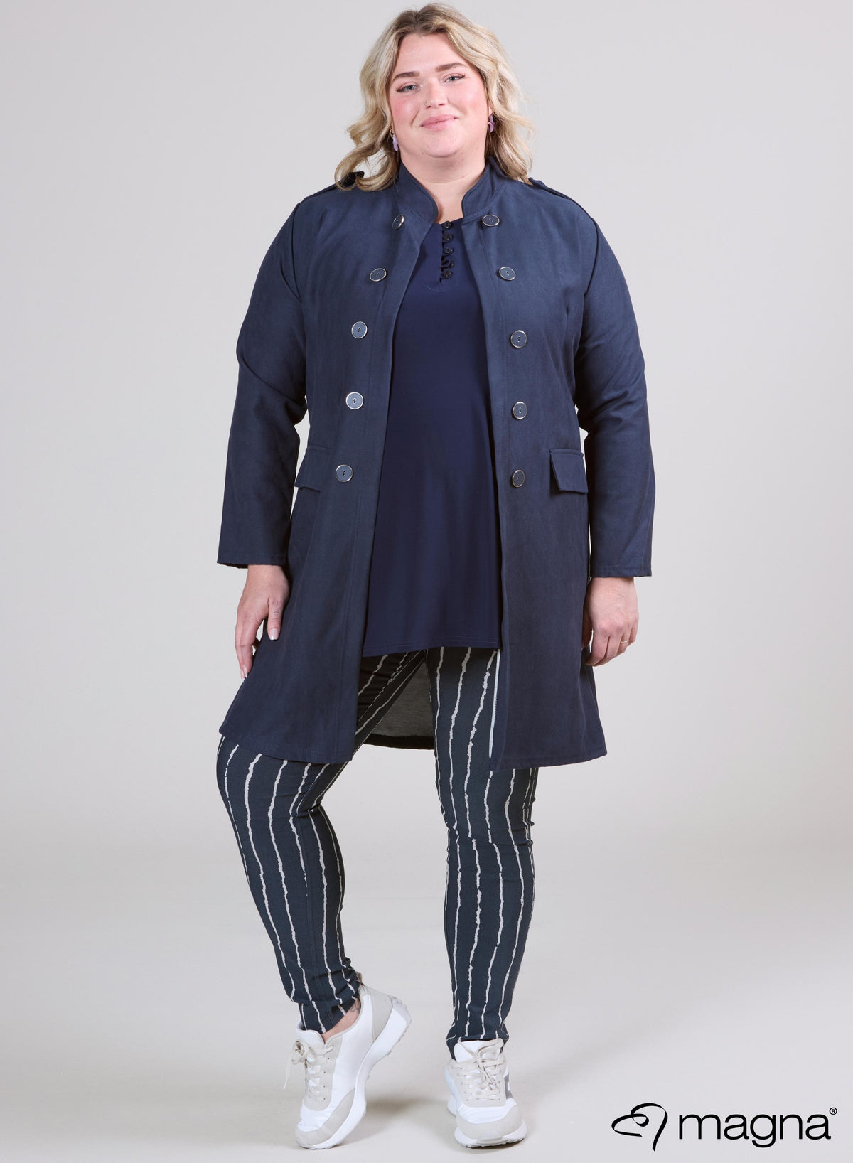 Magna Suede Feel Jacke mit Knopfdetails, Marineblau