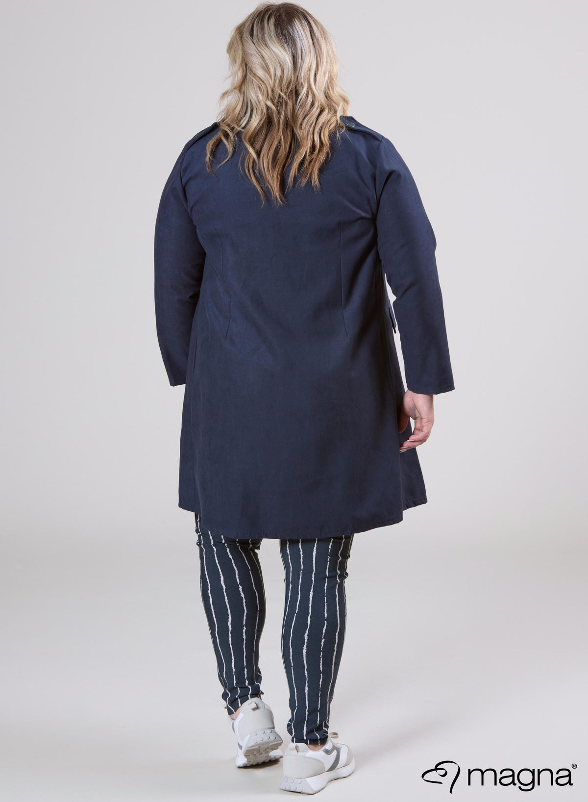 Magna Suede Feel Jacke mit Knopfdetails, Marineblau
