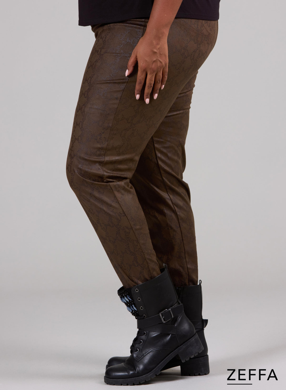 Zeffa – Leggings in schwerer Lederoptik in Khaki-Schlangenoptik