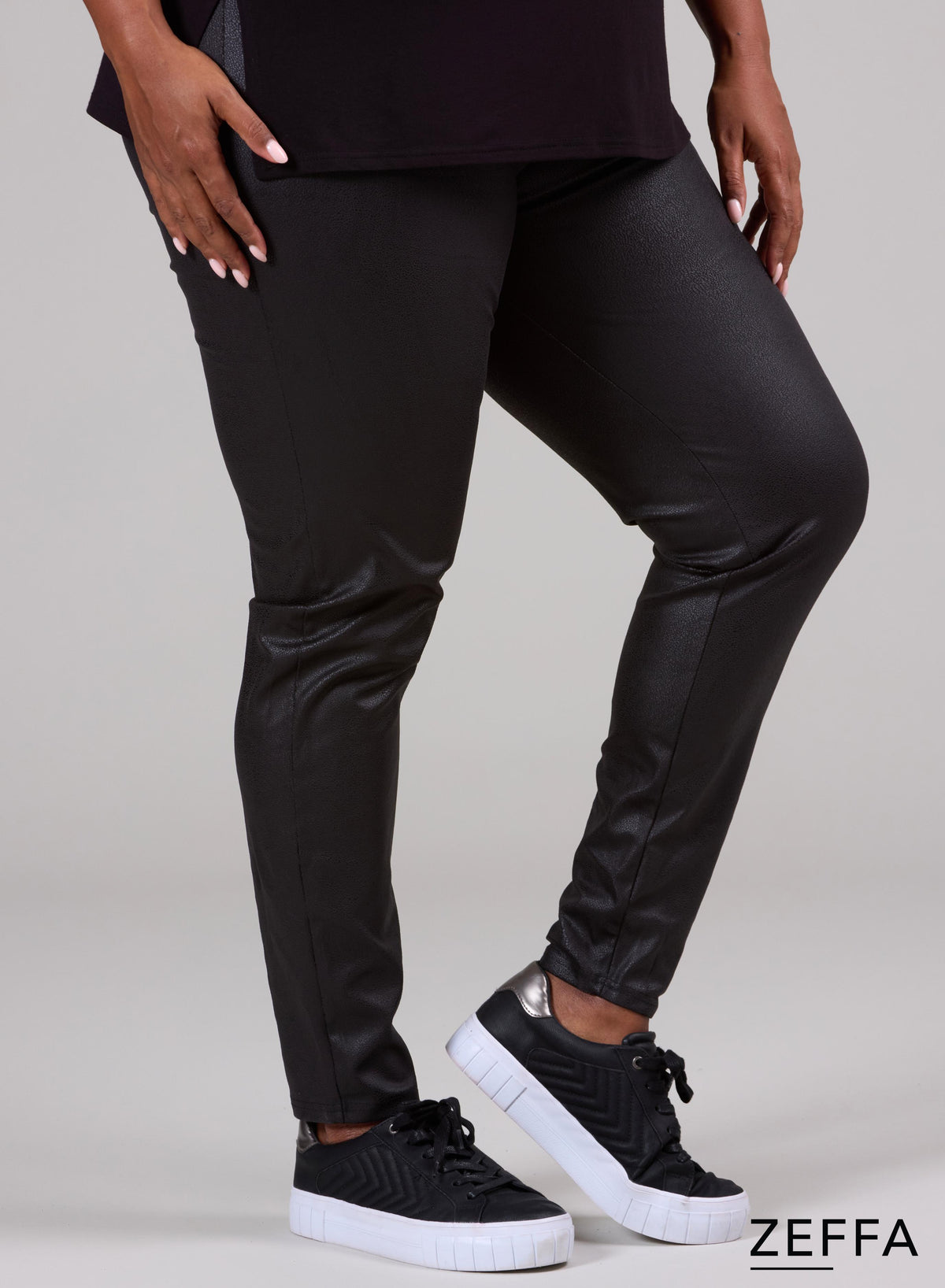 Zeffa Leggings in schwerer Lederoptik, Schwarz
