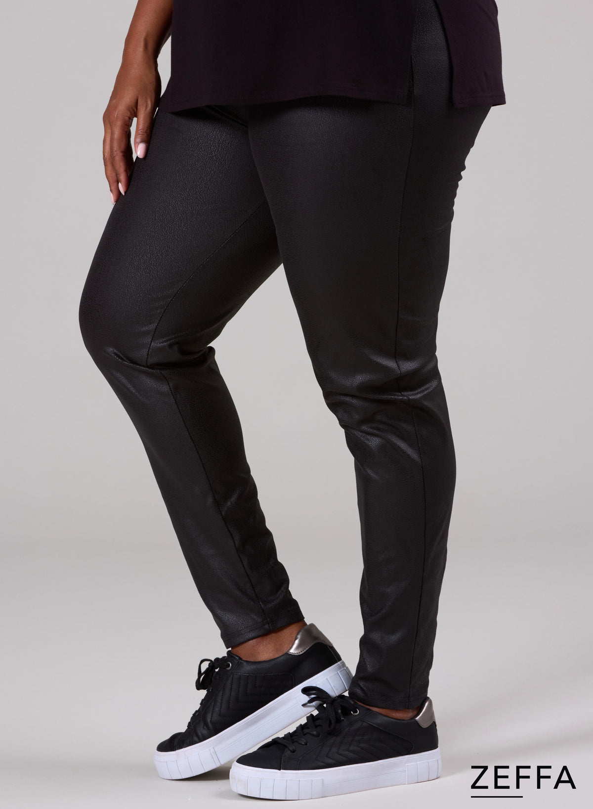 Zeffa Leggings in schwerer Lederoptik, Schwarz